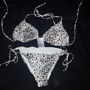 A cute baithing suit never worn